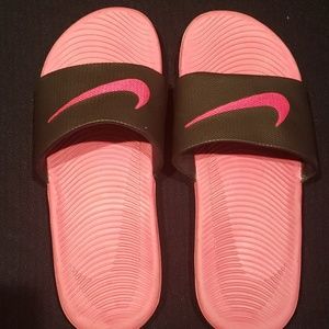 NWOT Nike Pink and Black Slides